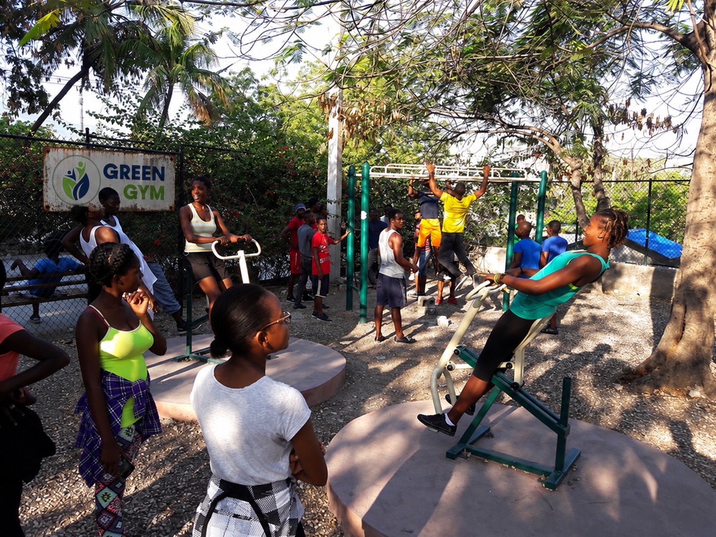 Des habitants pratiquent le sport en plein air sous le panneau Green Gym